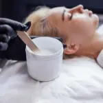 Collagene e acido ialuronico: i pilastri della tua strategia antiage